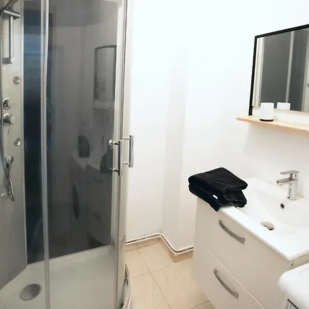 Appartement Equipe Au Centre De *