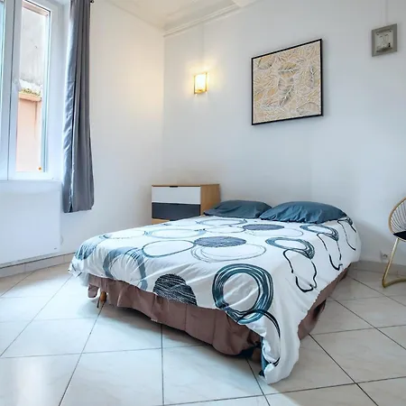 Appartement Equipe Au Centre De *
