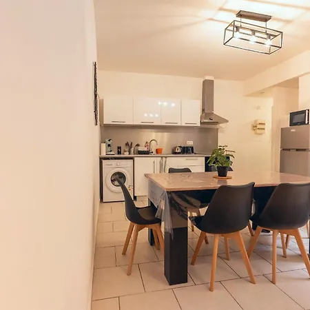 Appartement Equipe Au Centre De Béziers