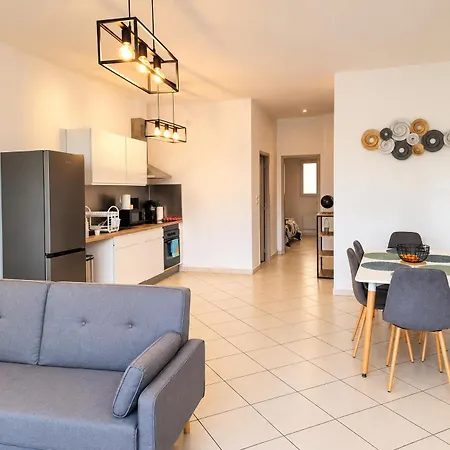 Appartement Equipe Au Centre De